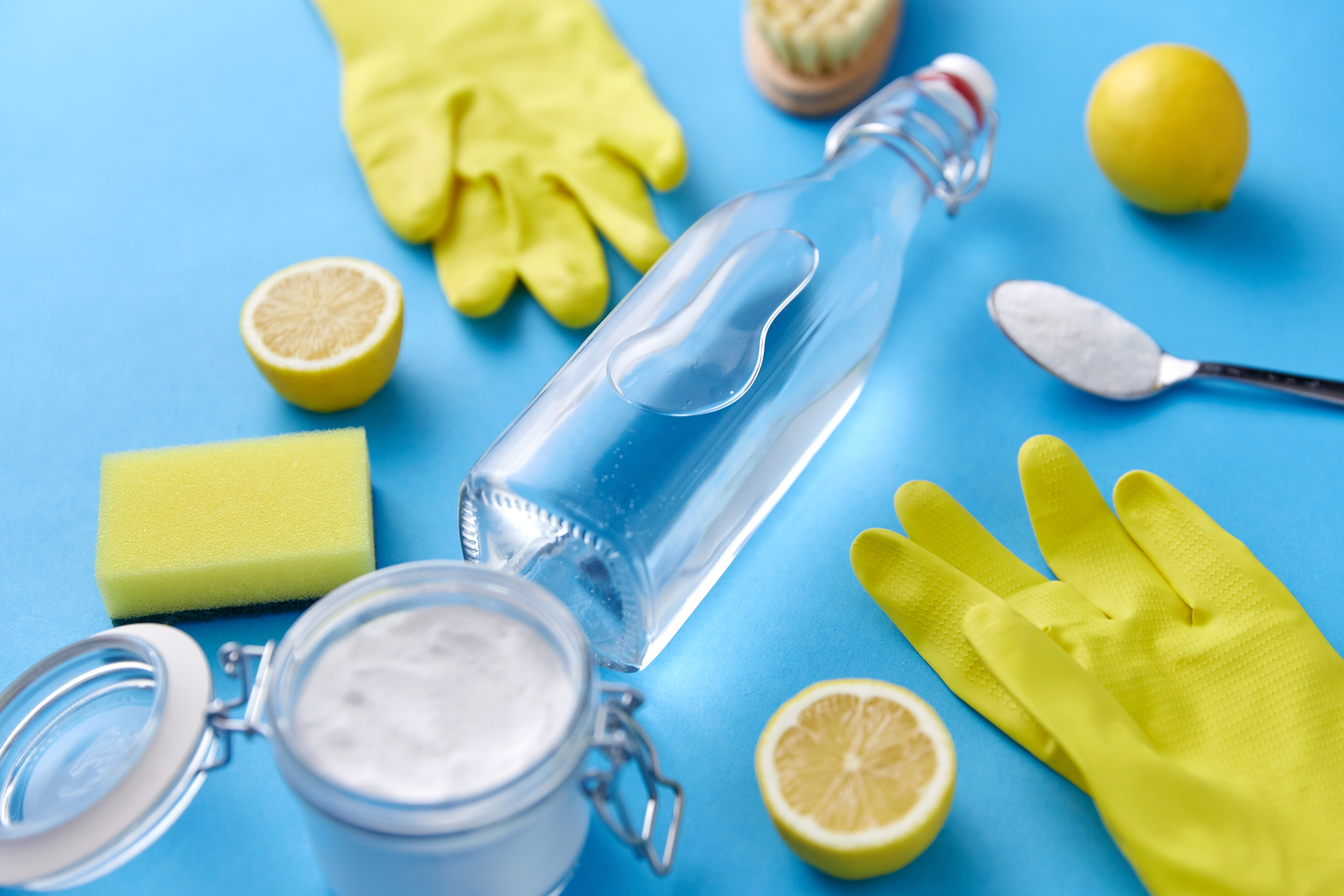 pulire il bagno con limone e bicarbonato